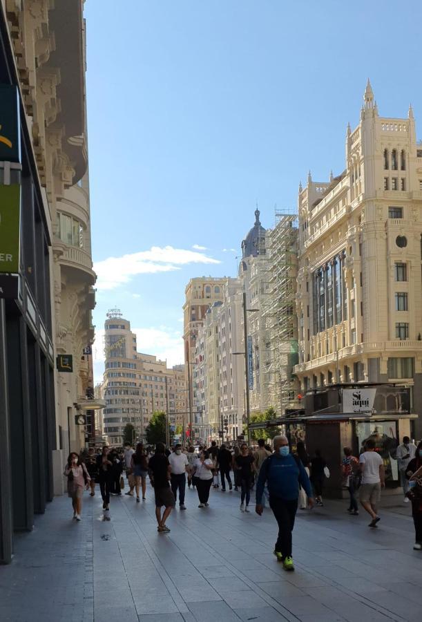 Gran Vía. Salud. Puerta del Sol. Callao. Madri Exterior foto
